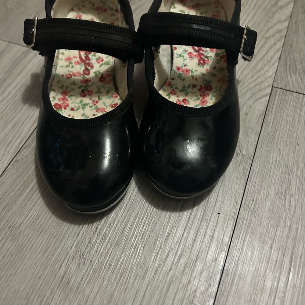 Black capezio tap shoes